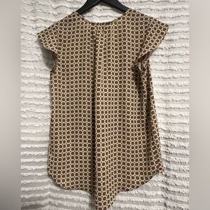 Carolina Belle Cream & Brown Geo design w/flutter sleeve fall blouse.Size XS